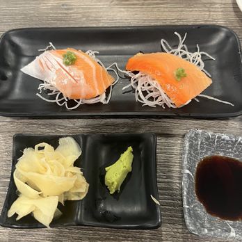 Kakuna Sushi - salmon belly (left) and smoked salmon (right) - Sushi Bars Near Me - Milpitas, California