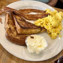 Beverly Glen Deli - Breakfast Combo: Eggs, Bacon and French Toast. Only so-so...