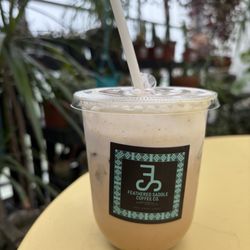 Feathered Saddle Coffee - Iced latte