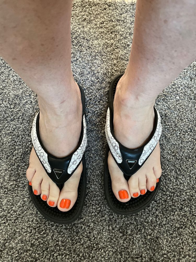 HAPPY FEET PLUS 10 Reviews Shoe Stores 469