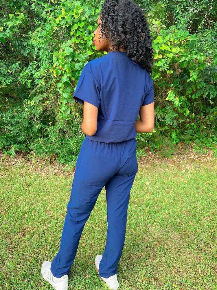 Kenzie’s Scrubs and More Logo