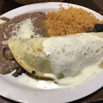 El Cubilete - Cheese steak quesadilla, rice and beans - Mexican Near Me - Niagara Falls, New York El Cubilete - Cheese steak quesadilla, rice and beans - Mexican Near Me - Niagara Falls, New York