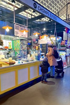 Chomps Élysées by null