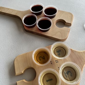 Brook Hollow Winery - wine flights - Wineries Near Me - Columbia, New Jersey