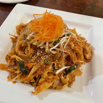 Thai Chilli Pepper - Pad Thai with chicken - Thai Near Me - Brandon, Florida