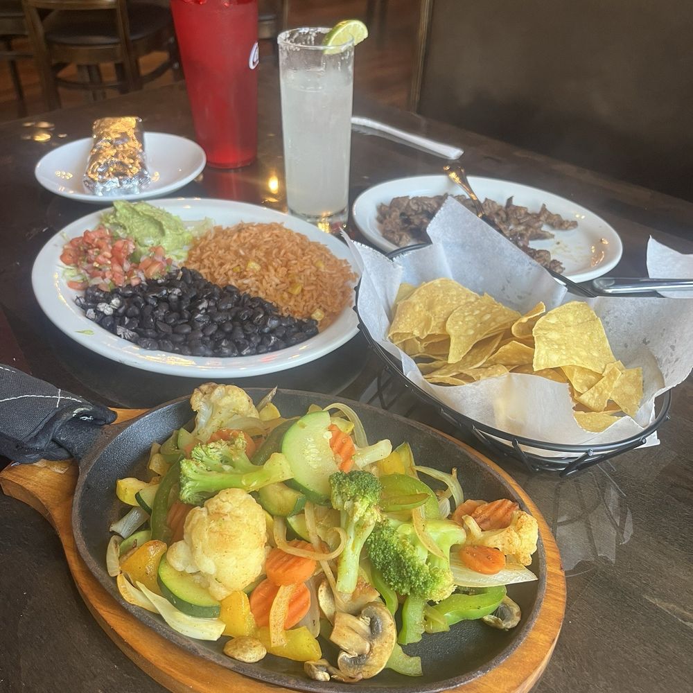 Viva Mexico Mexican Cuisine - Veggie fajitas and a Paloma - Mexican Near Me - Lexington, Kentucky Viva Mexico Mexican Cuisine - Veggie fajitas and a Paloma - Mexican Near Me - Lexington, Kentucky