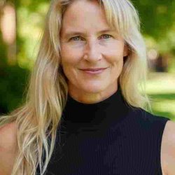 Anni Muhlegg, BSW, RSW, MA - Anni Muhlegg, BSW, MACP, RSW