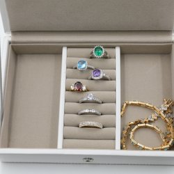 5 Towns Jewelry Buyers - We bought a Jewelry box with designer rings from a great customer.