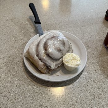 Encinitas Cafe - Cinnamon Roll - Breakfast & Brunch Near Me - Encinitas, California