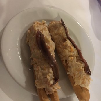Labradores - Appetizers - med tun, kartofler, kål, æg og en lille fisk.. - Spanish Near Me - Alicante, A Labradores - Appetizers - med tun, kartofler, kål, æg og en lille fisk.. - Spanish Near Me - Alicante, A