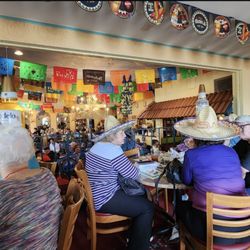 El Barrio Restaurant & Lounge