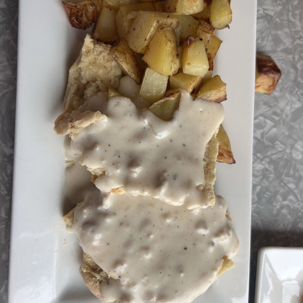 The Friendly Fox - Biscuits and gravy - Cafes Near Me - Fort Wayne, Indiana The Friendly Fox - Biscuits and gravy - Cafes Near Me - Fort Wayne, Indiana