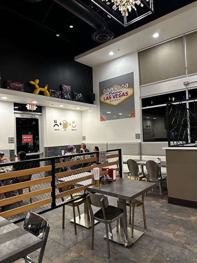 Alleyway Hot Pot - Photo 2