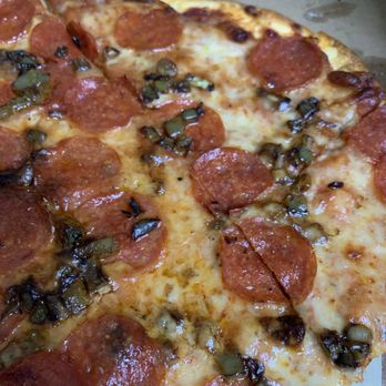 Giuseppi's Pizzeria - Green pepper and pepperoni pizza! - Pizza Near Me - New Berlin, Wisconsin