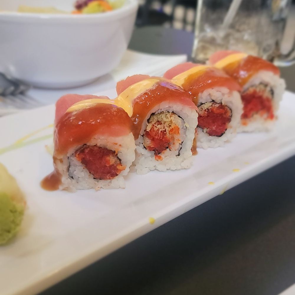 Spicy tuna roll Spicy tuna roll