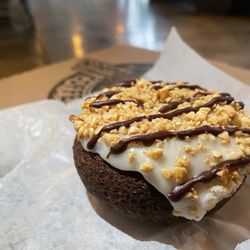 North Lime Coffee & Donuts - Vegan Snickers Donut