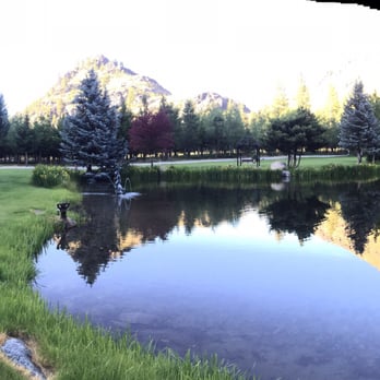 Stormy Lodge - Lovely pond on the property - Breakfast & Brunch Near Me - Entiat, Washington Stormy Lodge - Lovely pond on the property - Breakfast & Brunch Near Me - Entiat, Washington