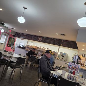 Curley Cone - Ice Cream & Frozen Yogurt Near Me - Wayland, Michigan