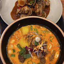 Hua Hin - Order Massaman curry and Pad Hoi lai, very authentic !!! Food are amazing