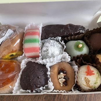 Chikara Mochi - Variety of choices, some mochi are filled with shiro an (white sweet bean paste) and kuro an (Azuki bean paste). Delicious! - Bakeries Near Me - Gardena, California