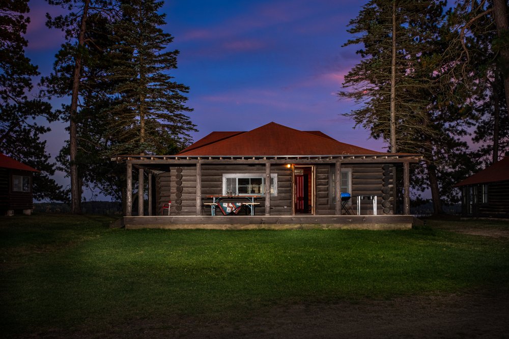 Wambolts Cabins Logo