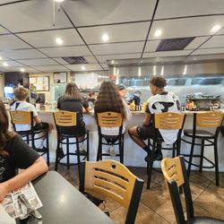 The Cracked Egg Cafe - The interior was comfortable, cute, and a throwback to the 1950's