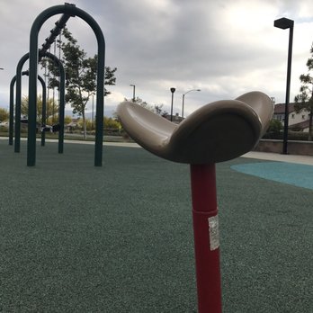 Half Moon Park - Spinny flower saddle - Parks Near Me - Eastvale, California