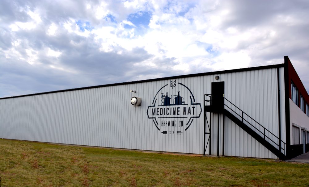 Medicine Hat Brewing Logo