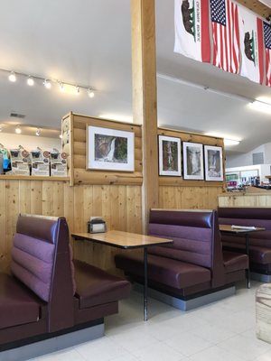 Photo of Tioga Gas Mart & Whoa Nellie Deli - Lee Vining, CA, US. Dining area