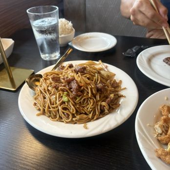 Chin's Szechwan - Carlsbad - (L) Beef Lo Mein Soft Noodles - Chinese Near Me - Carlsbad, California Chin's Szechwan - Carlsbad - (L) Beef Lo Mein Soft Noodles - Chinese Near Me - Carlsbad, California