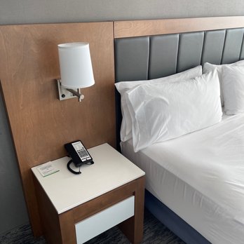Holiday Inn - Hotels Near Me - Montreal, Quebec Holiday Inn - Hotels Near Me - Montreal, Quebec