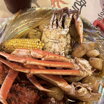 Hungry Crab - 1/2 Lb Snow Crab Legs, 1/2 Lb Scallop, Corn on the Cob, Potatoes - Seafood Near Me - Orlando, Florida Hungry Crab - 1/2 Lb Snow Crab Legs, 1/2 Lb Scallop, Corn on the Cob, Potatoes - Seafood Near Me - Orlando, Florida