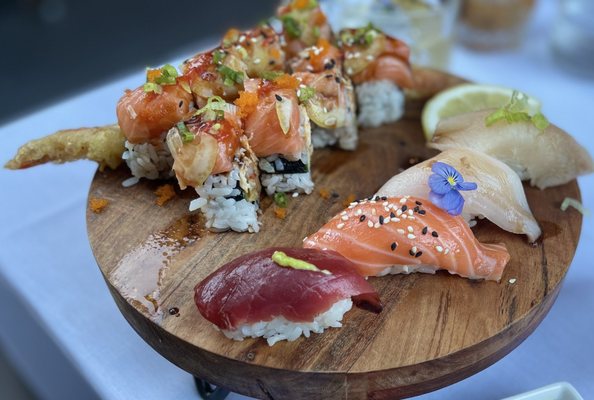 SLATE Steak, Sushi and Cocktails by null