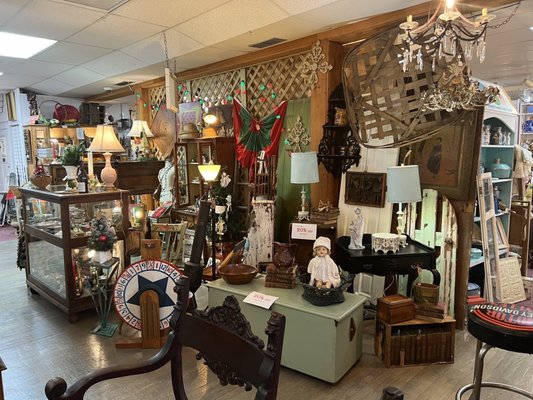 Antiques & Collectibles Too by null
