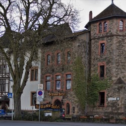 Schloß-Hotel Braunfels - Blick von der Straße