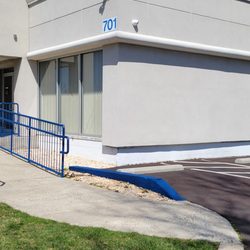 Syrena Towing - Entrance