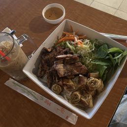 9. Bún Thịt Nướng Chả Giò 9. Bún Thịt Nướng Chả Giò