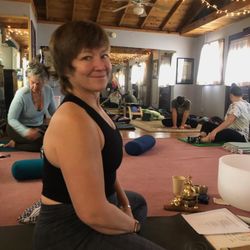 Badlands Yoga - Christine getting ready to teach a session on retreat.