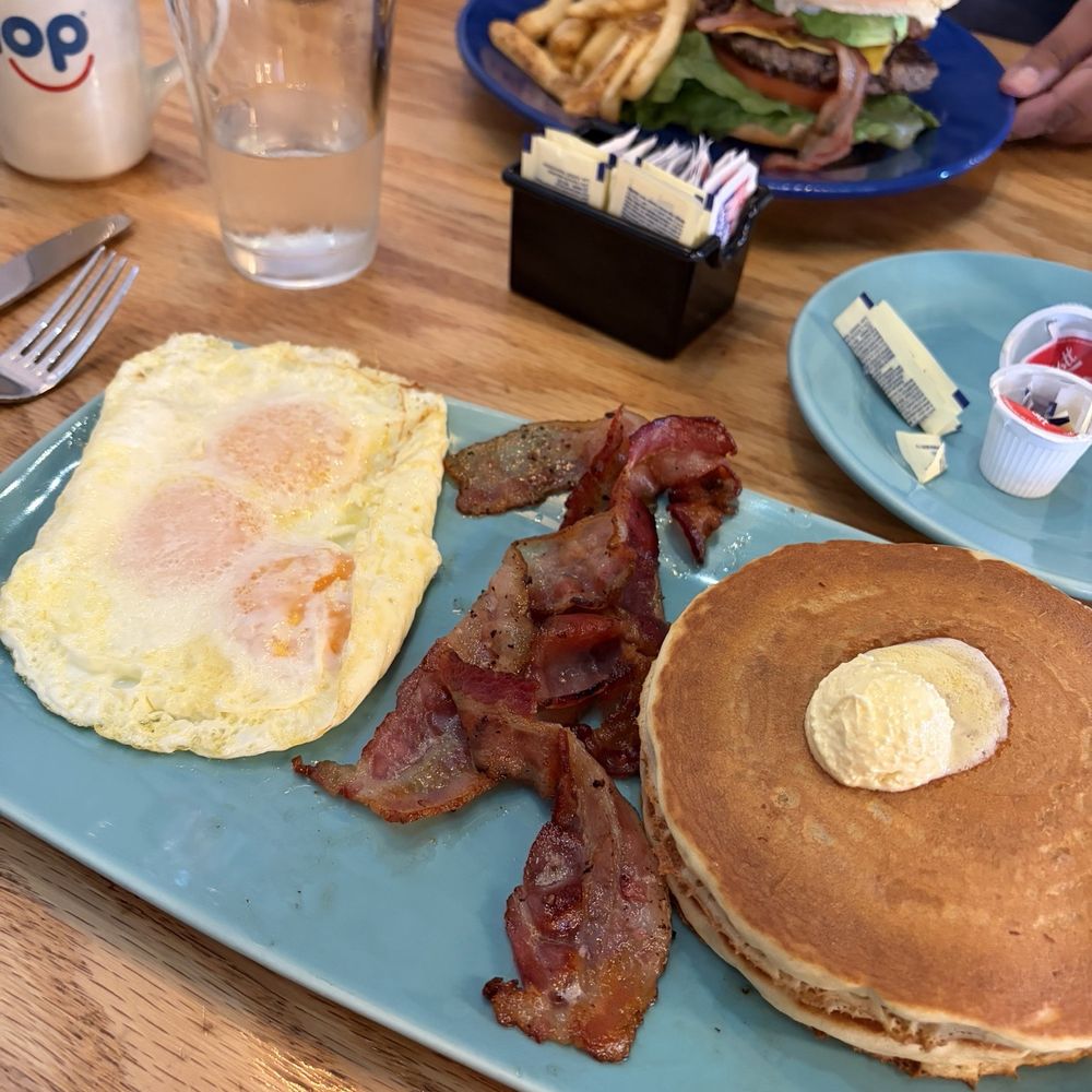 IHOP - I got the Big 3 breakfast and coworker got the Bacon Avocado Burger - Breakfast & Brunch Near Me - Mexicali, BCN IHOP - I got the Big 3 breakfast and coworker got the Bacon Avocado Burger - Breakfast & Brunch Near Me - Mexicali, BCN