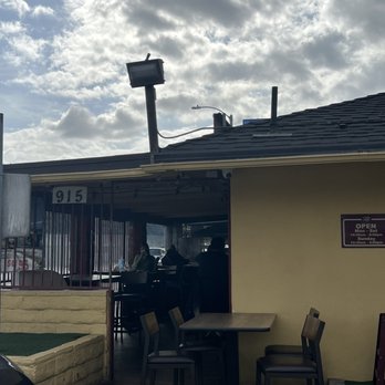 Best Bar-BQ - Outdoor dining area - Barbeque Near Me - Santa Paula, California