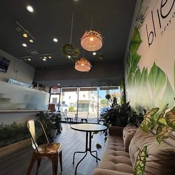 BLTea - Indoor couch and chair seating with large window. - Bubble Tea Near Me - Los Angeles, California BLTea - Indoor couch and chair seating with large window. - Bubble Tea Near Me - Los Angeles, California