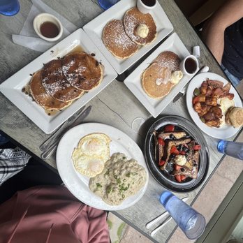 Hollywood Beach Cafe - Breakfast & Brunch Near Me - Oxnard, California