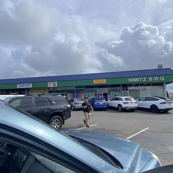 Ba-Le Sandwich Shop - open parking lot - Vietnamese Near Me - Honolulu, Hawaii