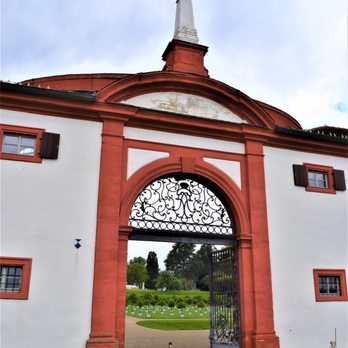 Schloss Seehof - Front Gate - Castles Near Me - Memmelsdorf, BY
