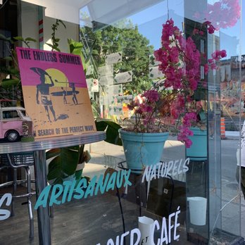 Le Blueboy - a sign in the window of a cafe - Ice Cream & Frozen Yogurt Near Me - Montreal, Quebec