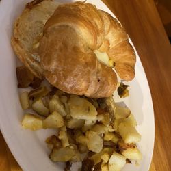 Honey Creek Inn - Egg & Cheese w/ Tatos