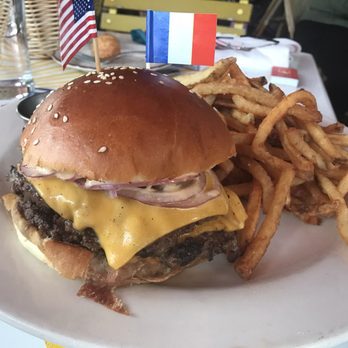 Le Diplomate - Cheeseburger - Brasseries Near Me - Washington, DC, District of Columbia