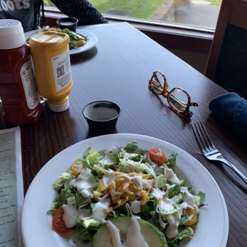 Highlands Restaurant and Lounge 289 - Dinner salad with Ranch - New American Near Me - Galena, Illinois