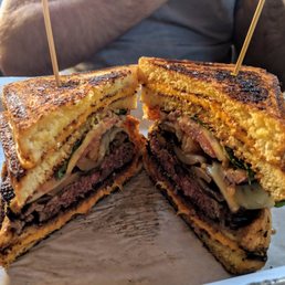 LINDY’S ON 4TH - Updated December 2025 - 579 Photos & 682 Reviews - 500 ...