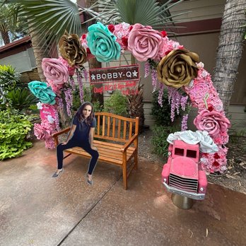 Bobby Q - Mesa - Outside Mother's Day decor - New American Near Me - Mesa, Arizona